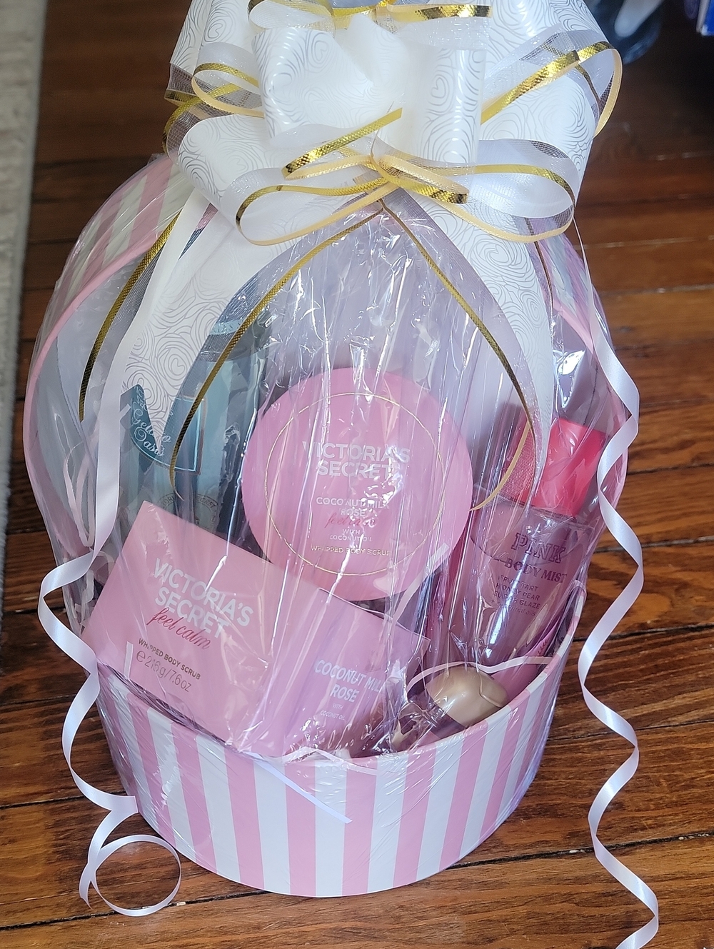 Victoria's Secret Pink & Gold Bath & Body Gift Set